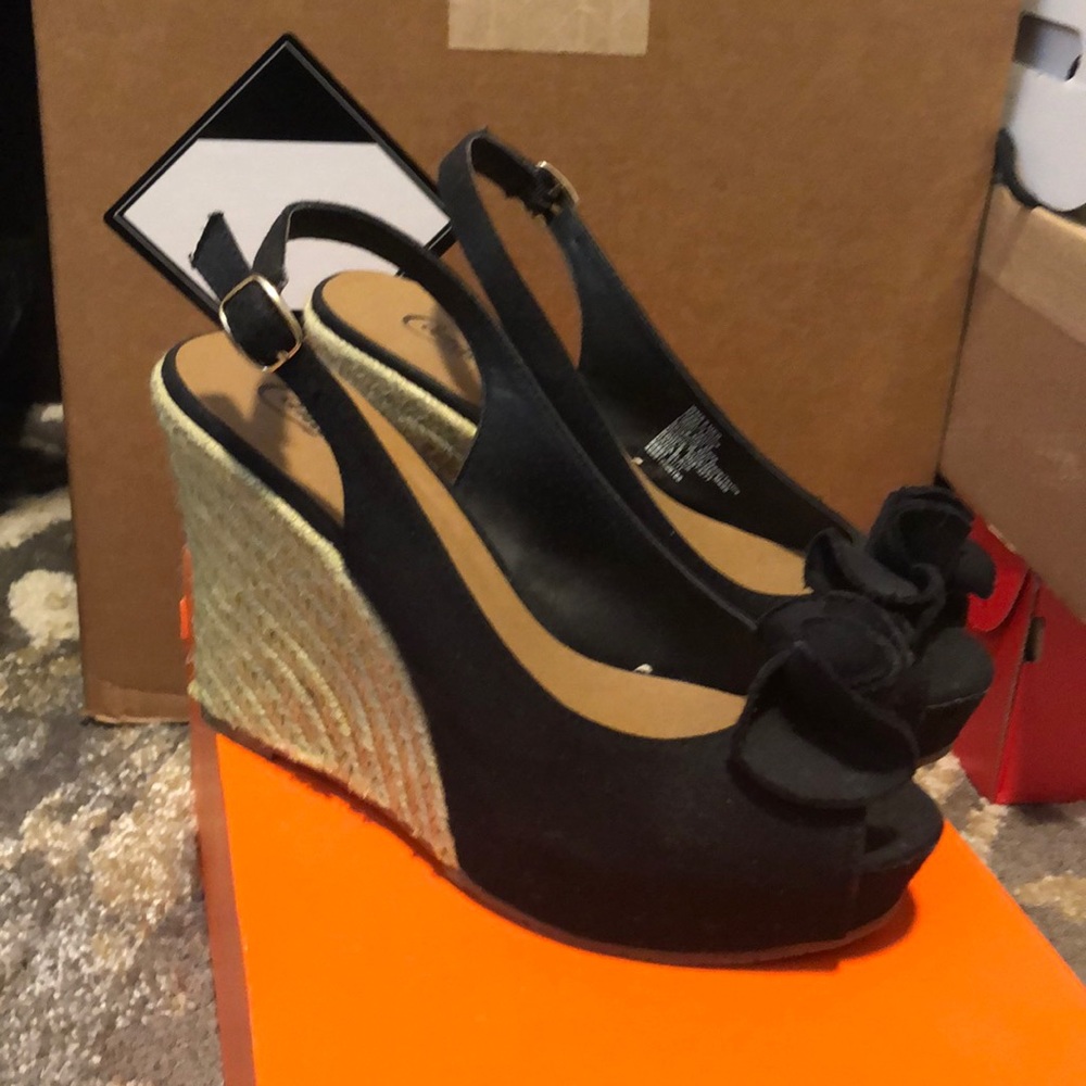 Candie’s size 9 wedge